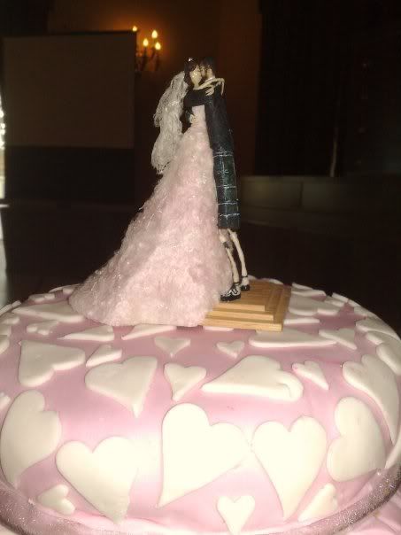 R2receptioncaketoptierandtopper.jpg