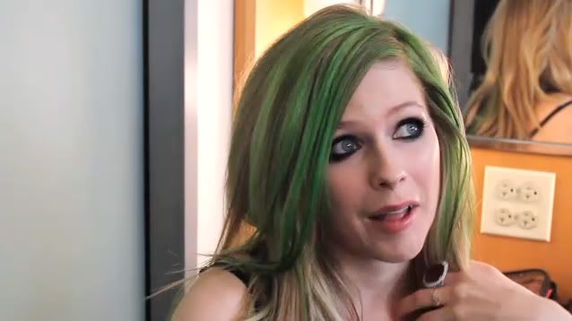 Avril Lavigne New Hair 2009. News: Avril Lavigne#39;s new