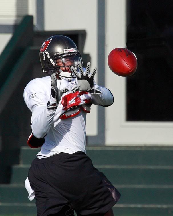 IMAGE: http://i150.photobucket.com/albums/s114/BlueDeuce1/B1.jpg