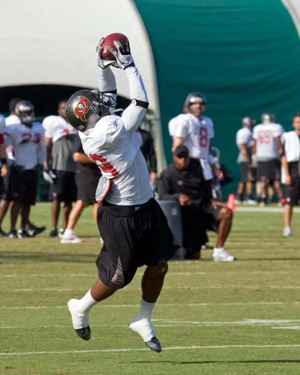 IMAGE: http://i150.photobucket.com/albums/s114/BlueDeuce1/B2.jpg