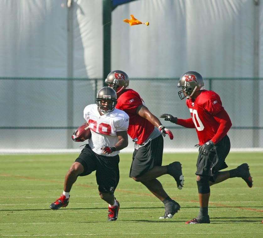 IMAGE: http://i150.photobucket.com/albums/s114/BlueDeuce1/B4.jpg