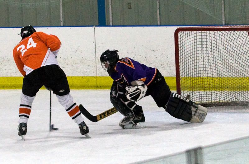 IMAGE: http://i150.photobucket.com/albums/s114/BlueDeuce1/Hockey-31web.jpg
