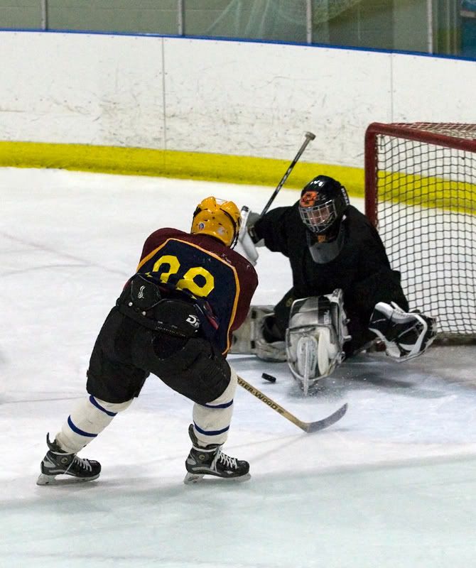 IMAGE: http://i150.photobucket.com/albums/s114/BlueDeuce1/Hockey-49web.jpg