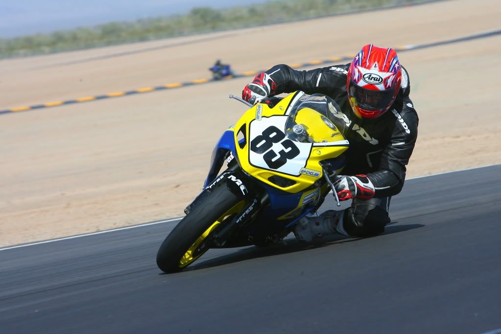 Apr-04-2010-SoCalTrackdaysTurn09-40.jpg