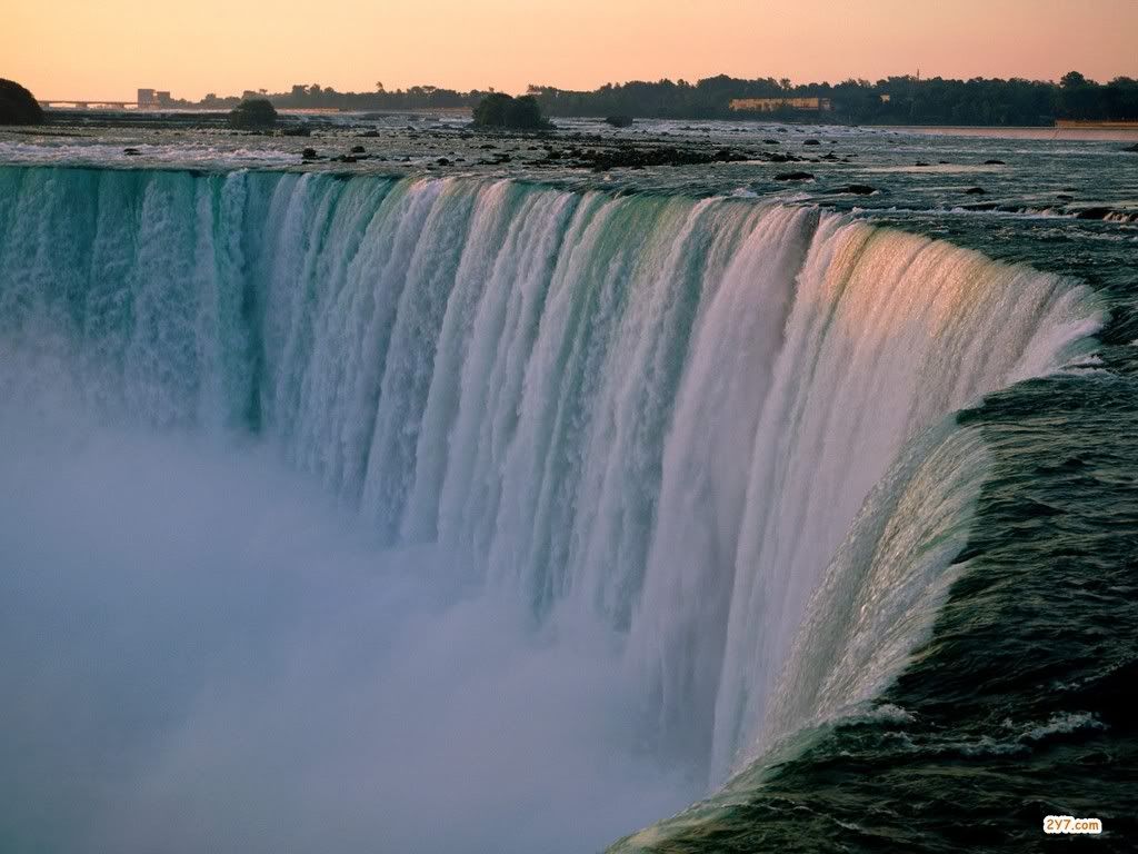 FallinginLoveAgainNiagaraFallsOntar.jpg