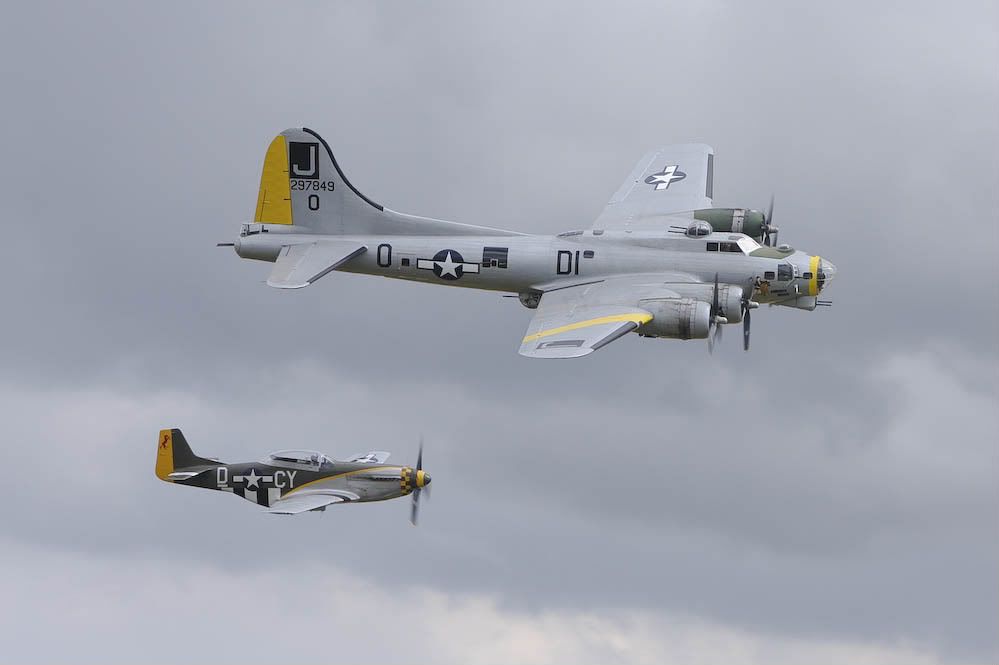 IMAGE: http://i150.photobucket.com/albums/s90/tccustom/B-17.jpg