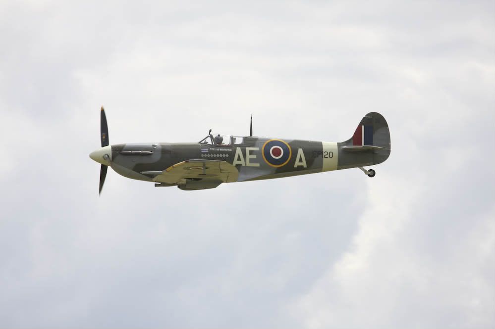 IMAGE: http://i150.photobucket.com/albums/s90/tccustom/Spitfire2-2.jpg