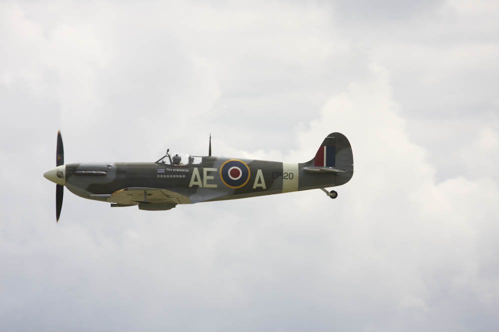 IMAGE: http://i150.photobucket.com/albums/s90/tccustom/Spitfire2.jpg