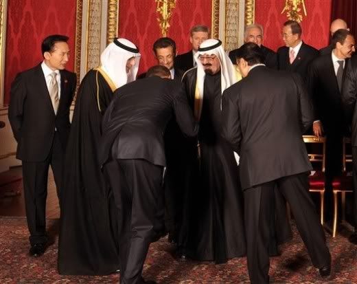 Obama bowing to Saudi photo: Obama bowing to Saudi King obamabowingtoSaudiKing.jpg