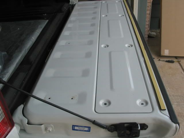 sheet metal screws. center sheetmetal screws
