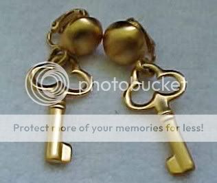 GOLD COLOR DANGLE KEYS CLIP EARRINGS UNIQUE RARE MINT  