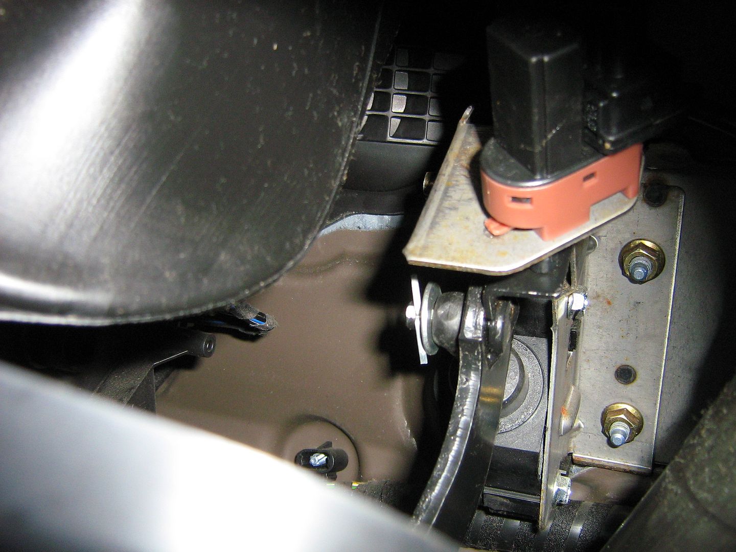 Ford fiesta clutch pedal retaining clip
